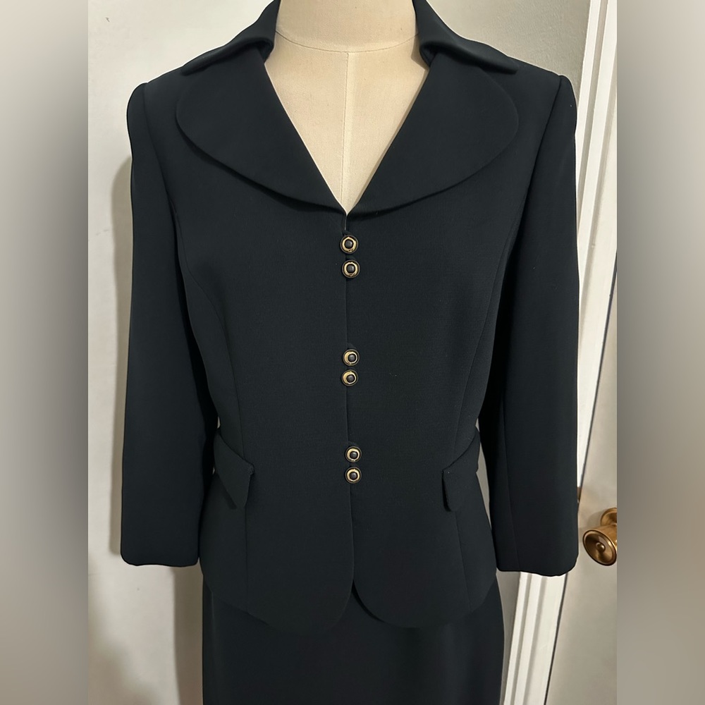 Women’s Navy Blue Suit, Gold Button Accents, Size 6 Blazer & Size 10 Skirt - Picture 9 of 9
